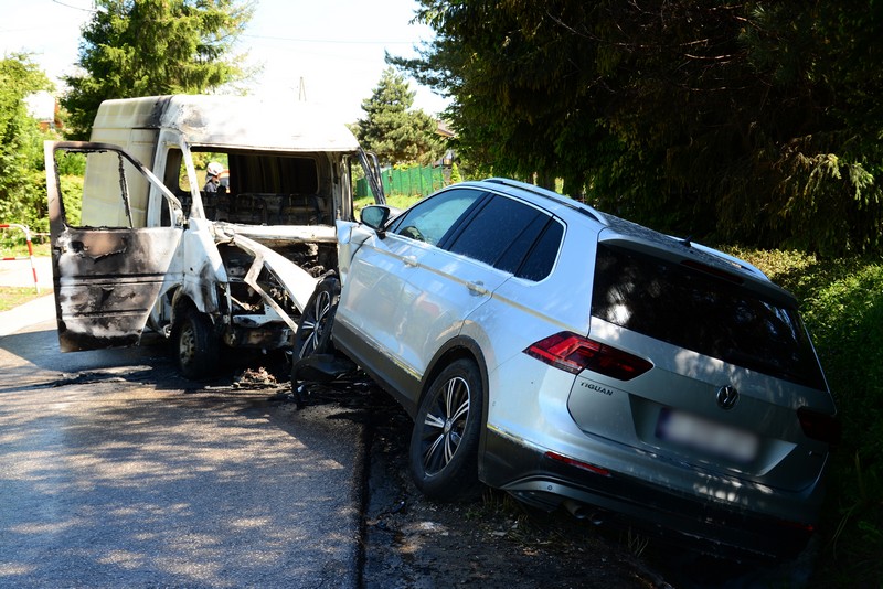Czołowe zderzenie busa z samochodem osobowym w Odrzykoniu