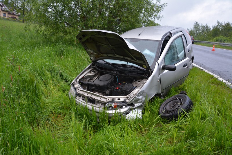 Kolizja w Korczynie - zniszczony samochód